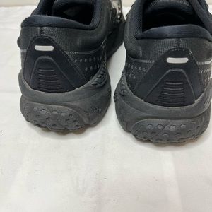 BLACK BROOKS RUNNING SHOES